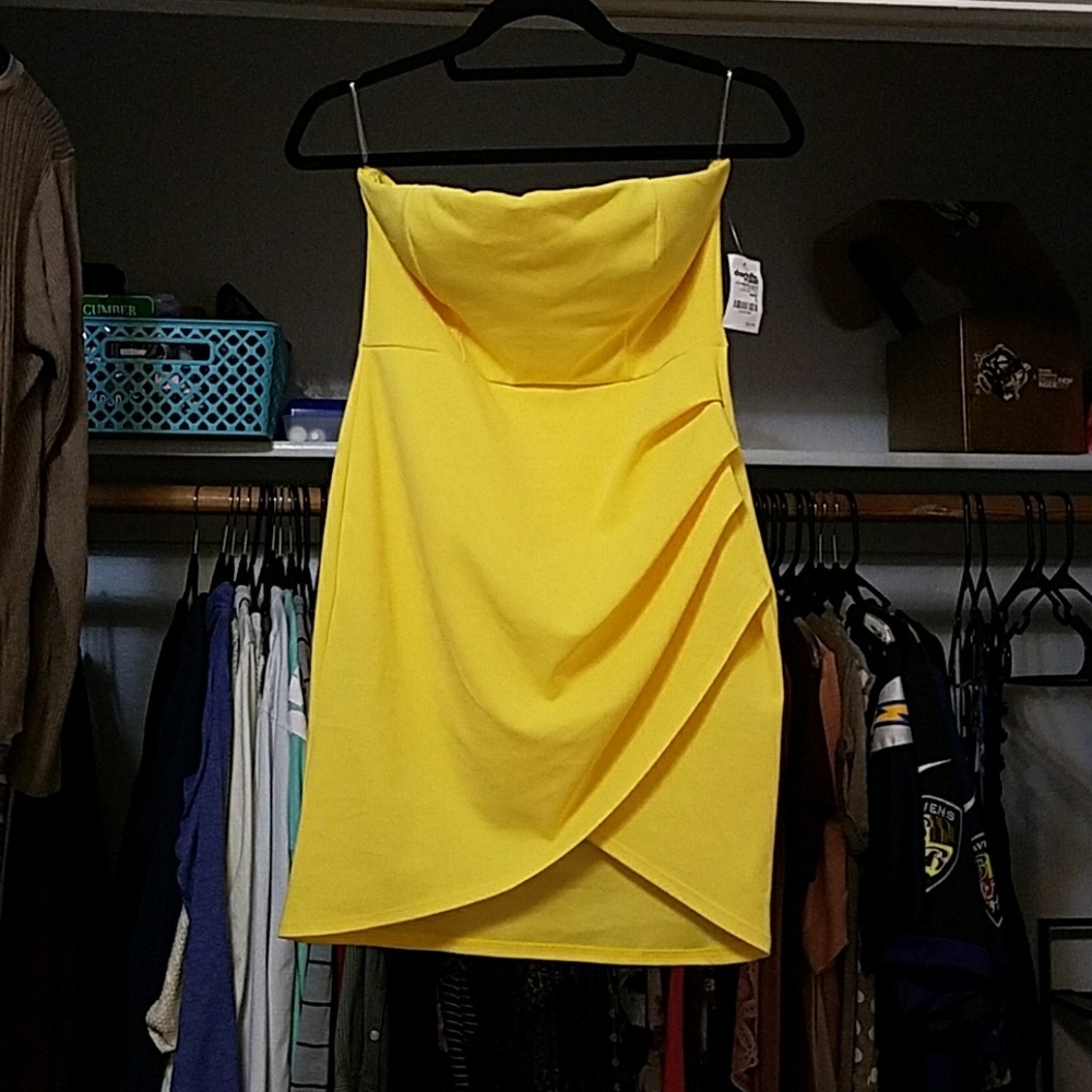 Yellow strapless party dress!